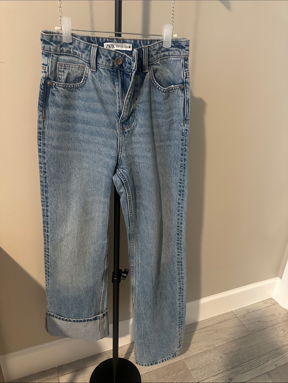 Zara women’s Light Wash Straight Jeans